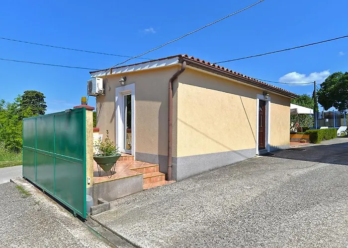 House Kristina 1203 度假居 *